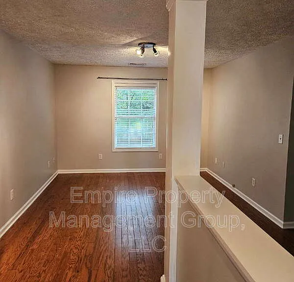 202 Castlebury Dr — Photo 12