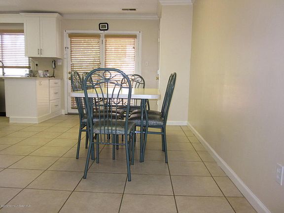 3rd image of 1215 Hermosa Dr
