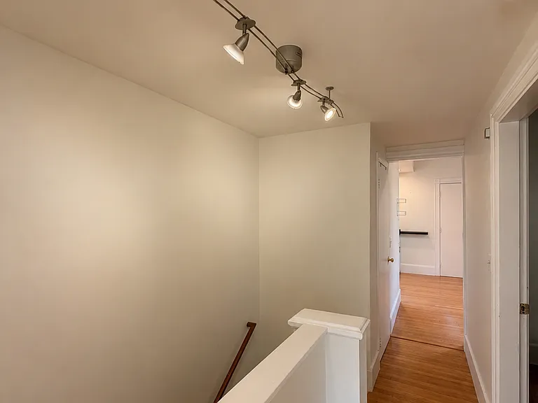 35 Florence St — Photo 6