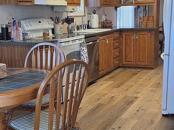 3rd image of 402 Alisha Ln