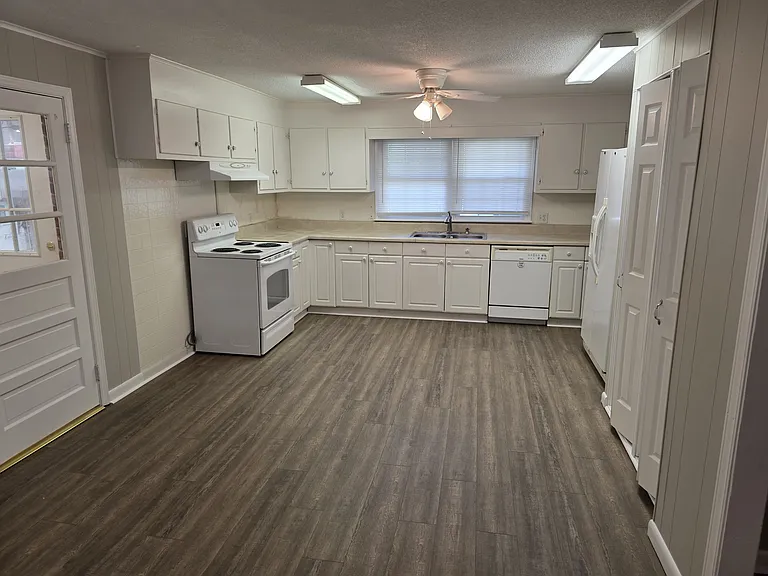 1300 Liberty Dr — Photo 3