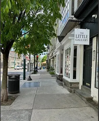 Queen St — Photo 23