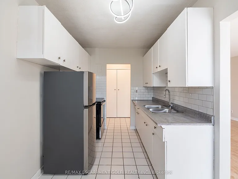 2433 1st St #9 — Photo 16