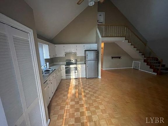 4th image of 1091 Meadowbrook Dr