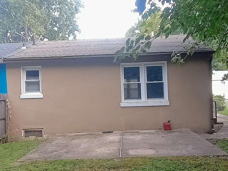 405 Denver Ct — Photo 6