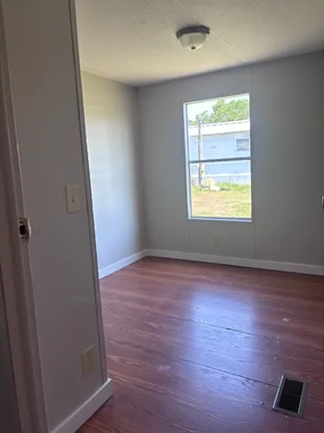 3 bed, $1,150 — Photo 3