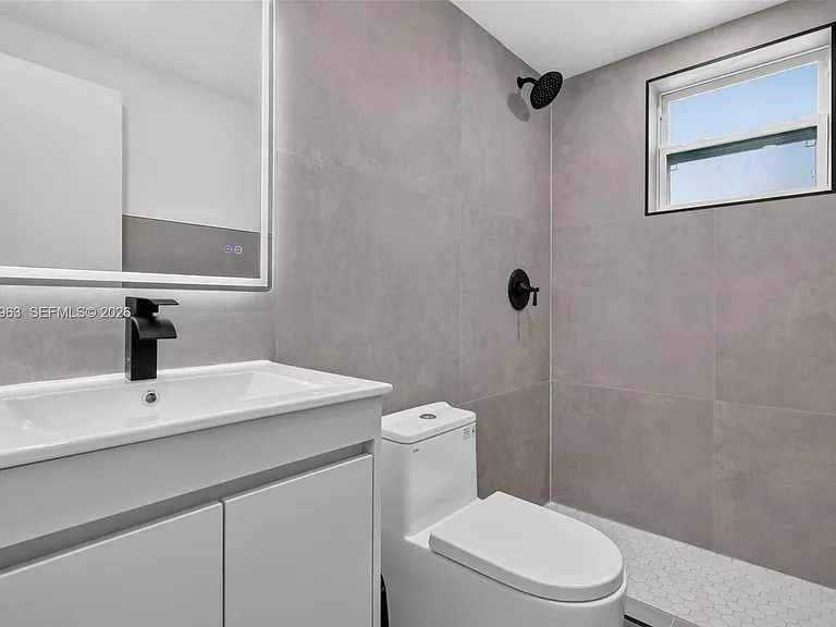 458 SW 9th St #1 — Photo 9