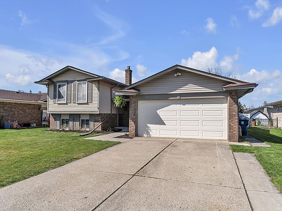 3rd image of 44254 Fair Oaks Dr