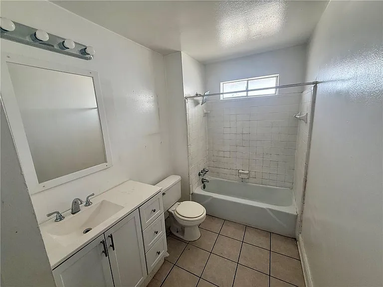 625 Papworth Ave #E — Photo 6