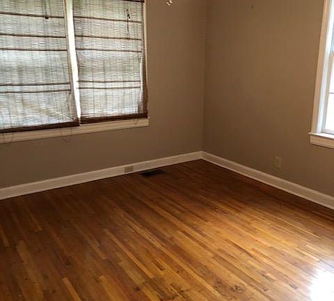 3rd image of 103 Oak Forest Dr