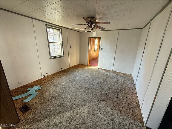 4th image of 503 E 9th St