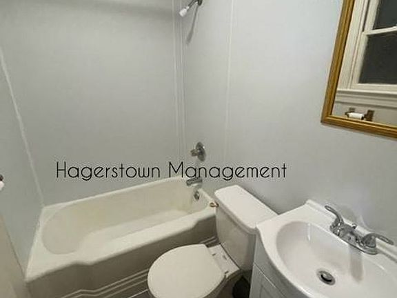 5th image of 108 Wayside Ave APT 1