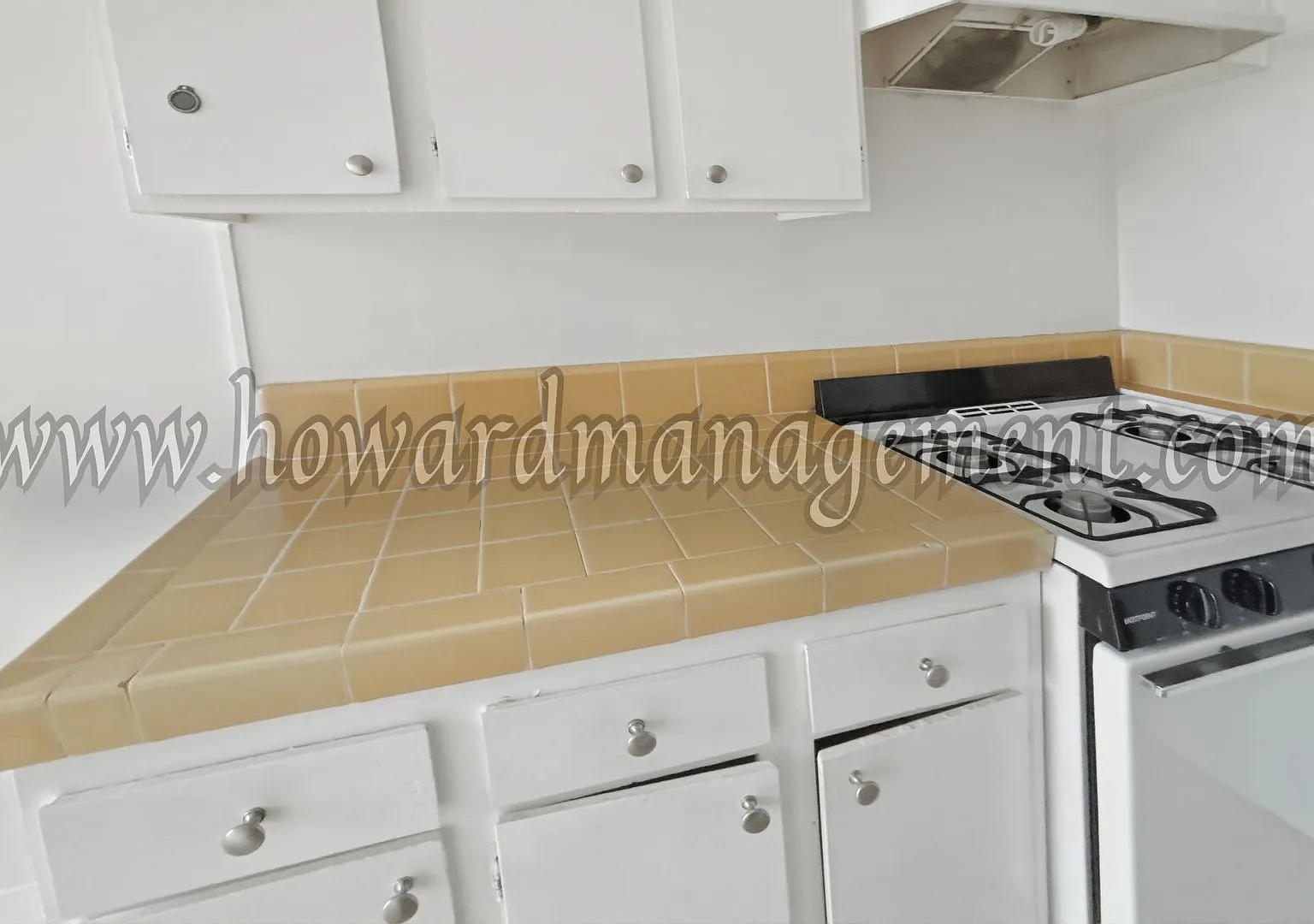 Wilshire Mediterranean Apartments — Photo 4