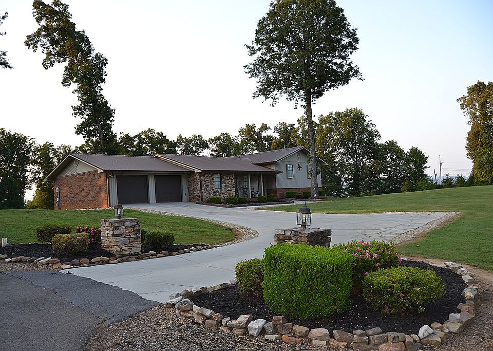 1st image of 4299 Henrietta Dr