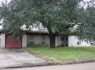 2108 McPherson Dr, Port Lavaca, TX 77979