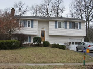 15111 Kamputa Dr, Centreville, VA 20120