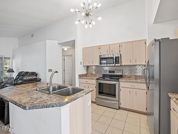 5th image of 39 Parkview Ln