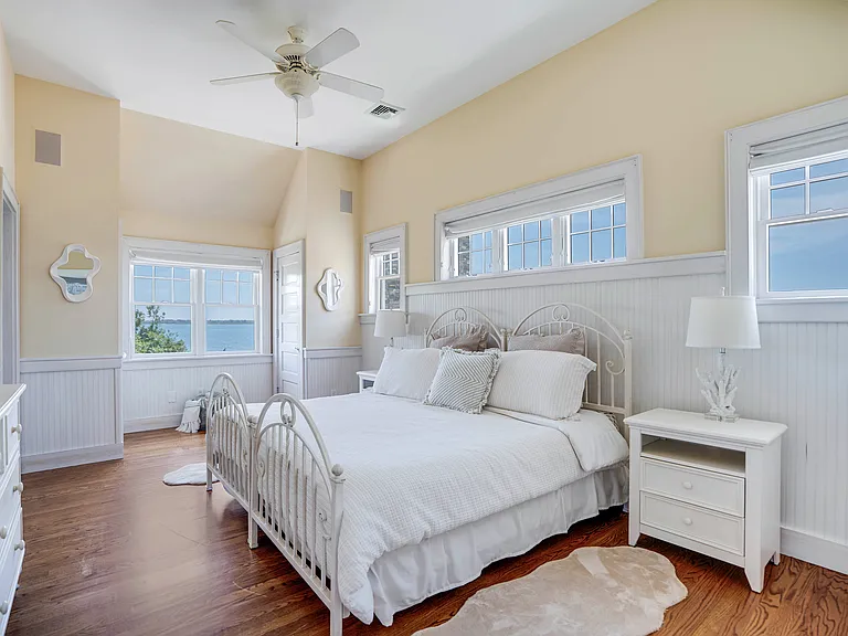 335 E Lake Dr — Photo 16