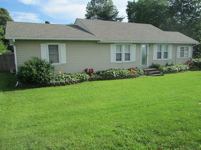 1st image of 744 W Noel Ave