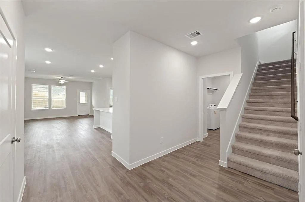 4 bed, 2.5 bath, 2133 sqft, $2,800 — Photo 4