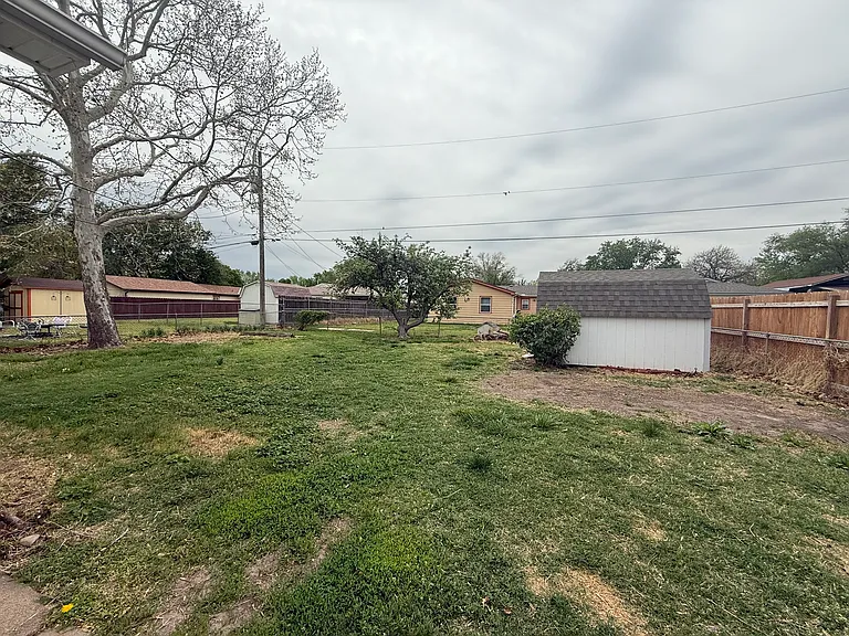 2421 W Lydia Ave — Photo 9
