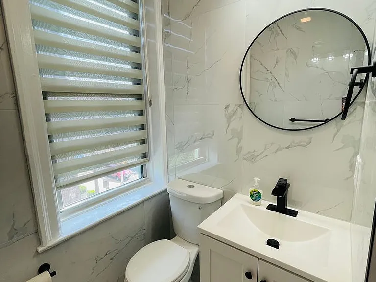 Stunning Building 1bed/ 1bath unit available. — Photo 7