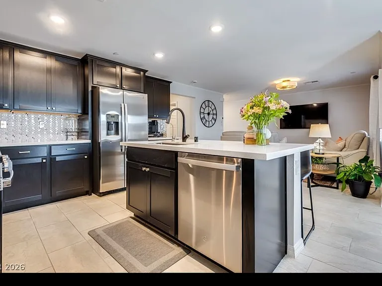 9493 Sky Pointe Dr — Photo 17