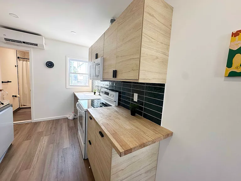 33 Kossuth St #2 — Photo 3