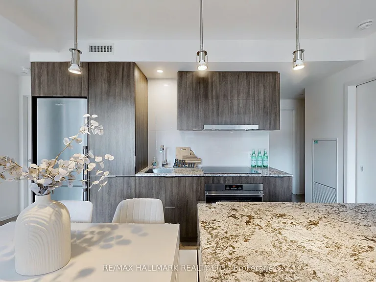 1 Bloor St E #520 — Photo 2