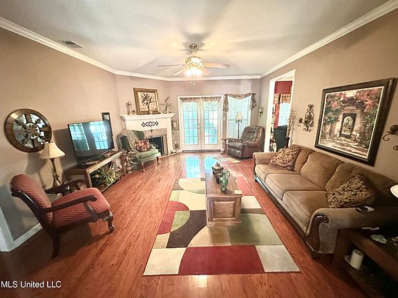 3rd image of 1803 Wood Lane Dr