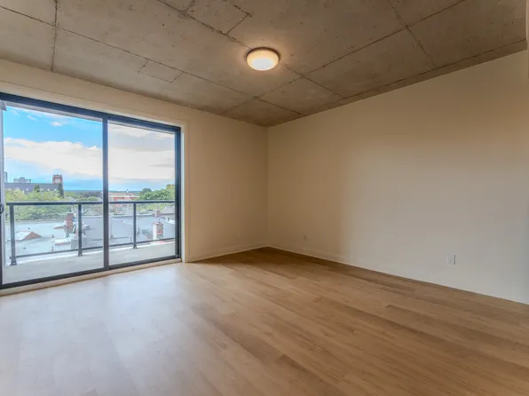 205-11 Robert St, Hamilton, ON