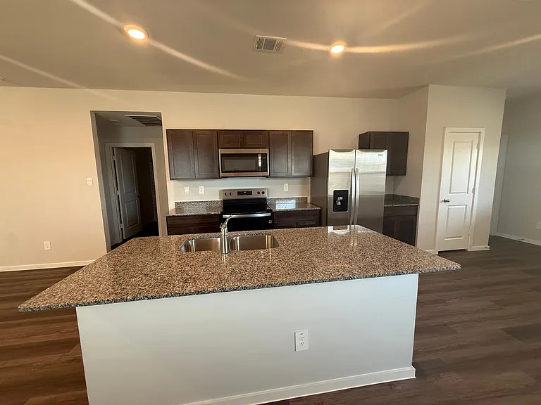305 Randall Pl — Photo 6