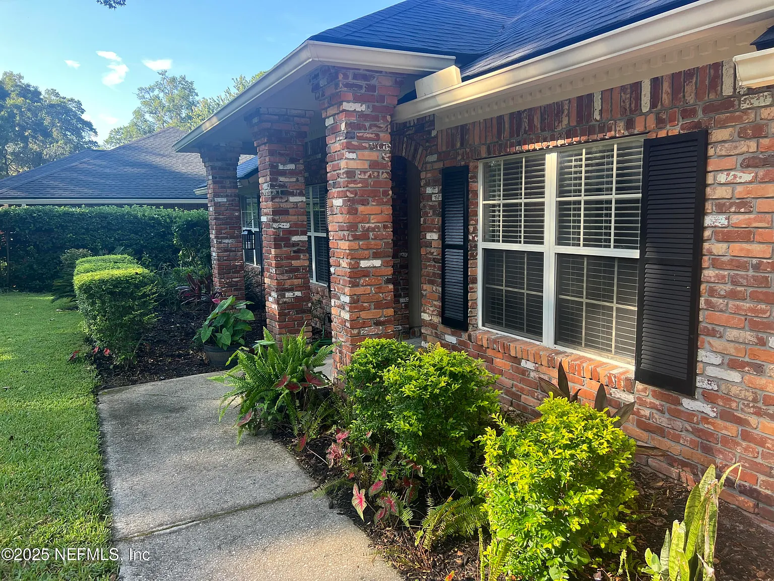 3 bed, 2.0 bath, 2054 sqft, $3,000 — Photo 4