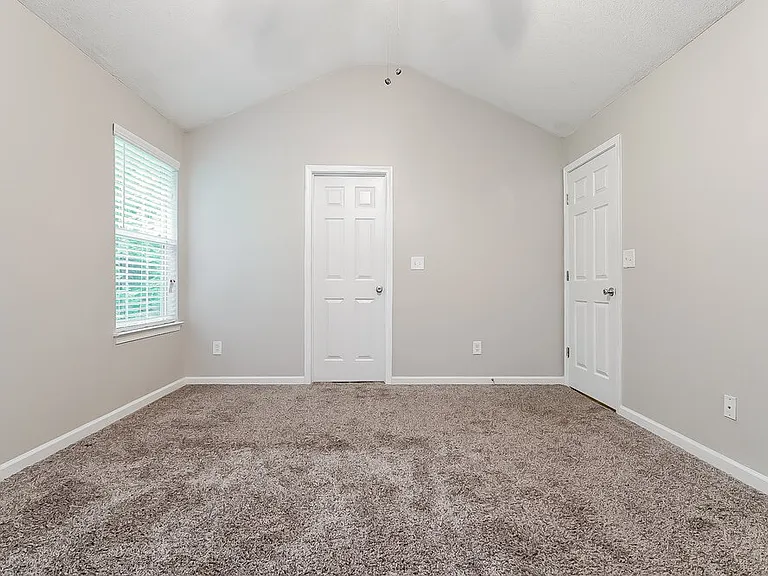 385 Hidden Creek Ln — Photo 9