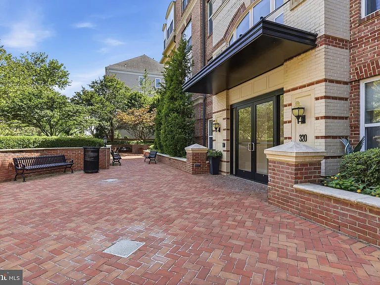 1302 Duke St — Photo 36