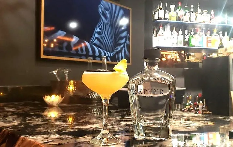 Bernie's Cocktail Lounge in 1st floor lobby