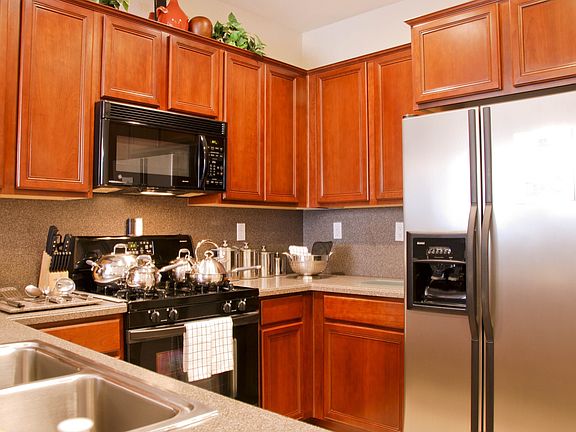 3rd image of 1609 Esplanade Cir