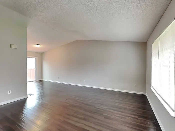 3025 Oneida Rd — Photo 3