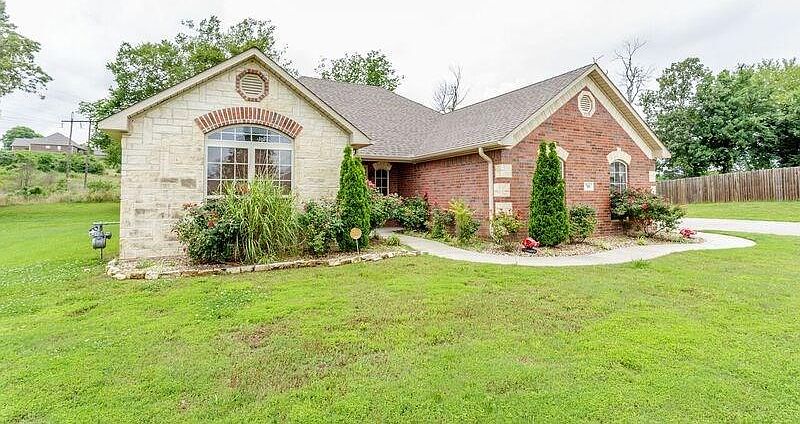 1st image of 700 Shanna Dr