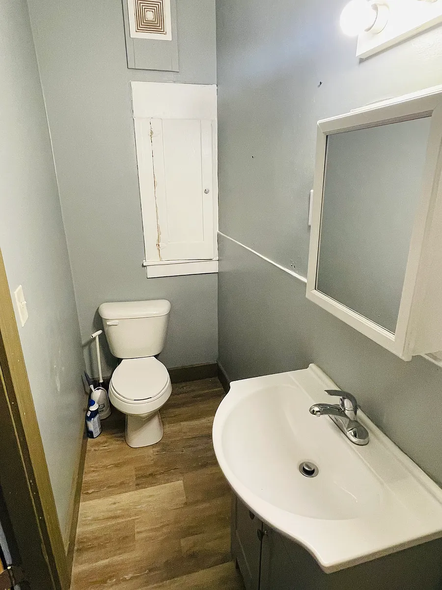 Building Photo - 123 Maple St #4