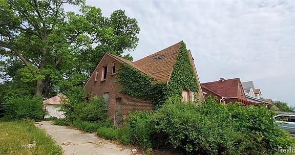 2nd image of 16595 Lilac St