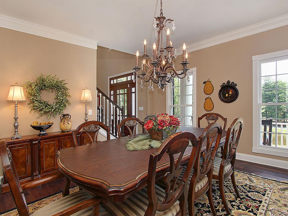 Elegant formal dining