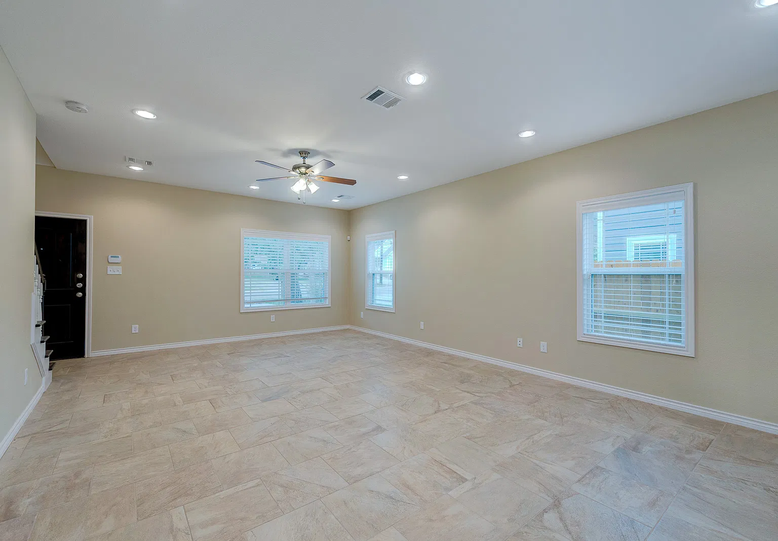 5 bed, 2200 sqft, $3,800 — Photo 4
