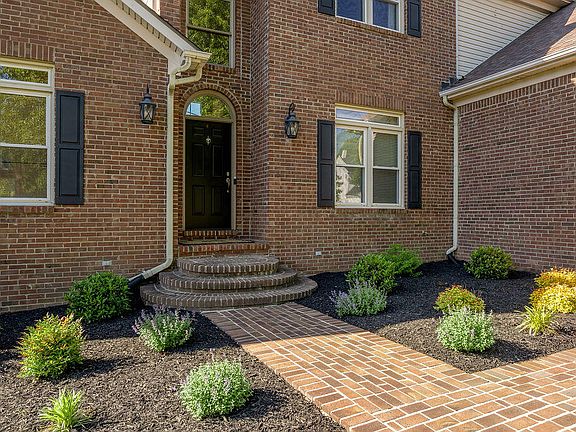2nd image of 845 Glen Abbey Cir