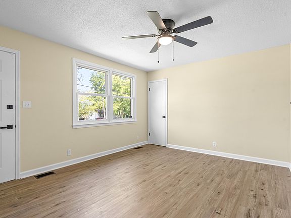4th image of 2177 Blakemore Dr
