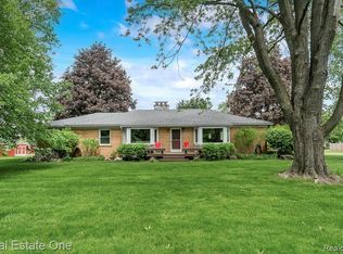 241 E Gunn Rd, Rochester, MI 48306