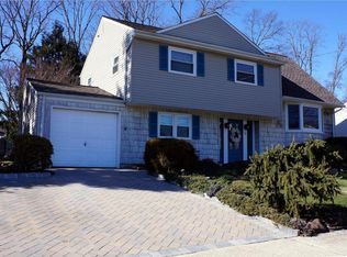 8 Azee Dr, Hazlet, NJ 07730