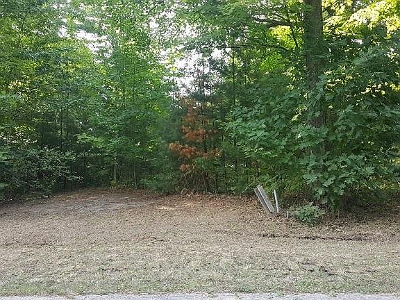 4th image of 523 Lake Dr NE