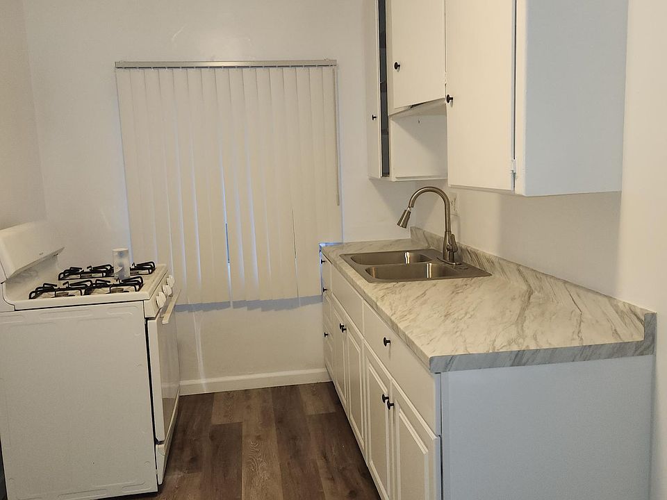 2nd image of 1520 W 226th St #6