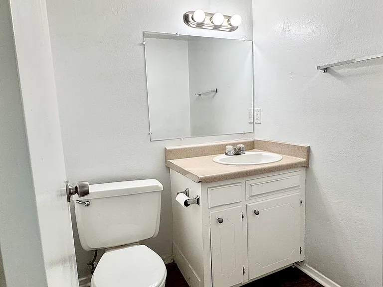 441 SW Thomas St #B — Photo 10